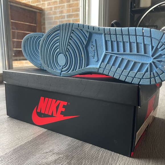 2021
Air Jordan 1 Retro High OG 'University Blue' - Picture 4 of 8